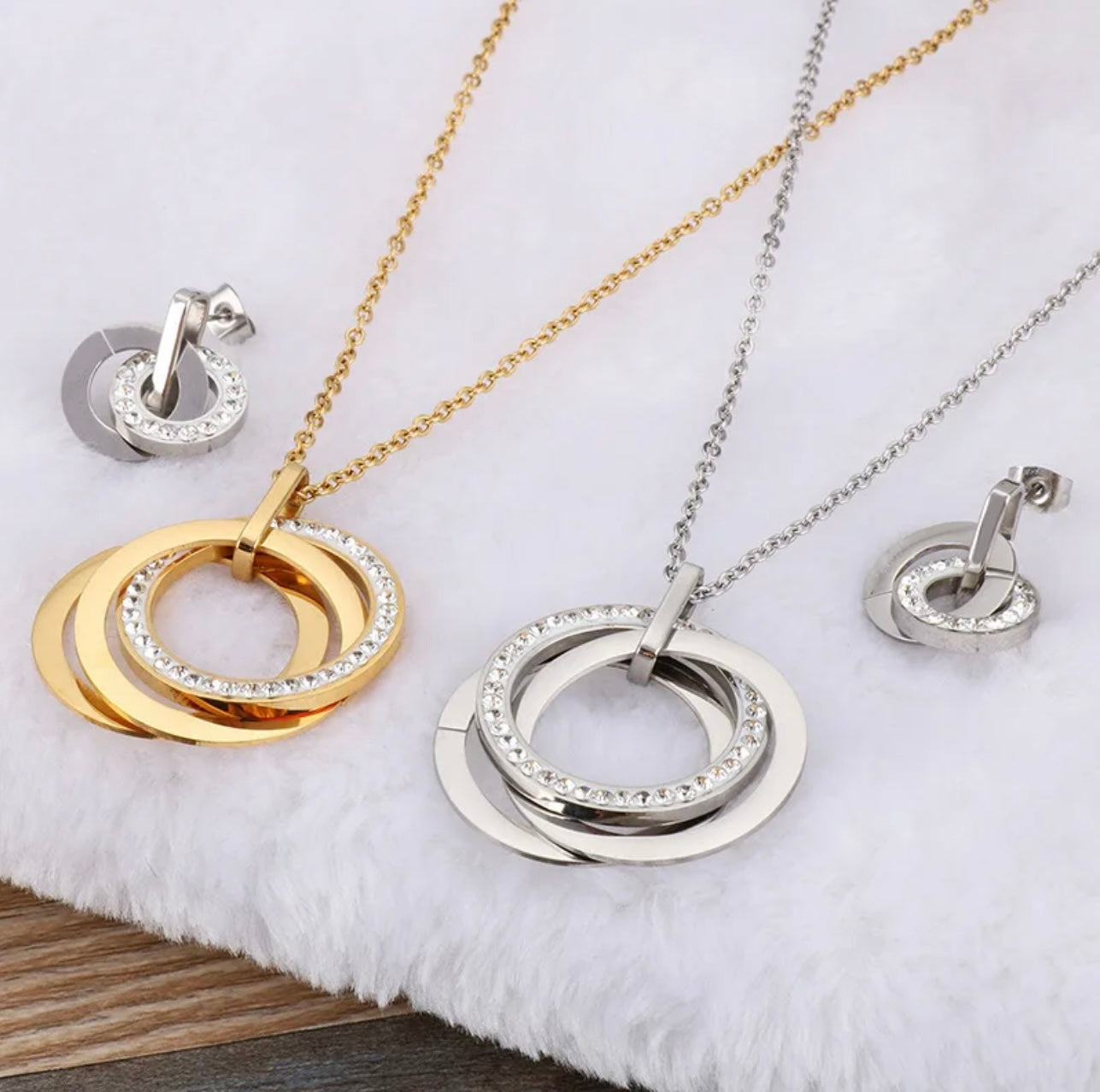 Elegant Gold S-Chain Necklace